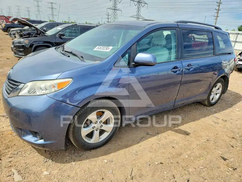 2013 Toyota SIENNA фото