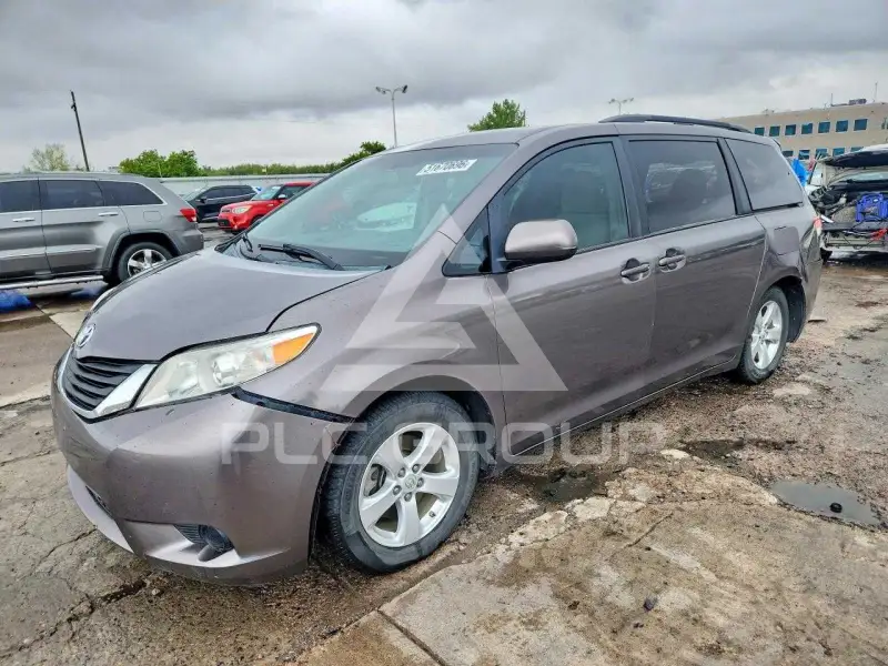 2013 Toyota SIENNA фото