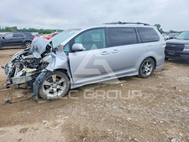 2013 Toyota SIENNA фото