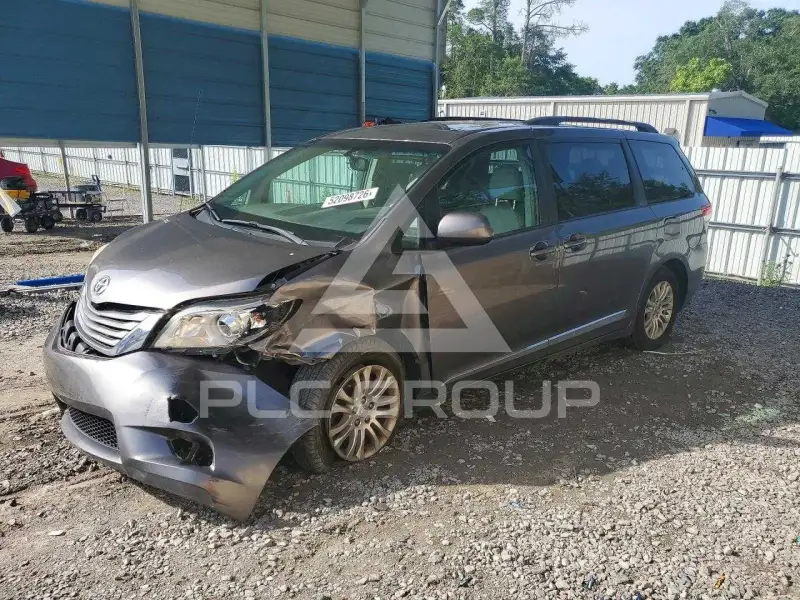 2013 Toyota SIENNA фото