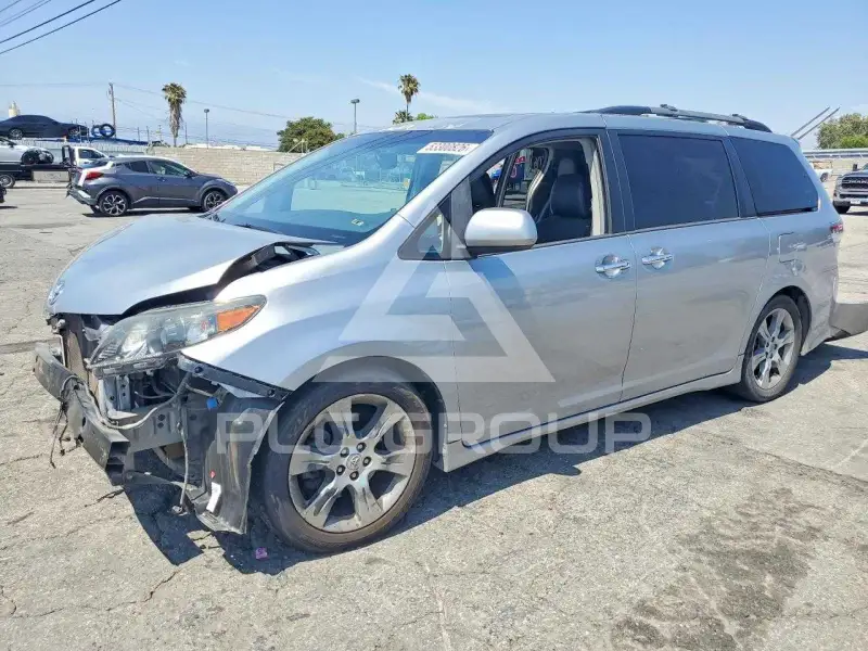 2013 Toyota SIENNA фото