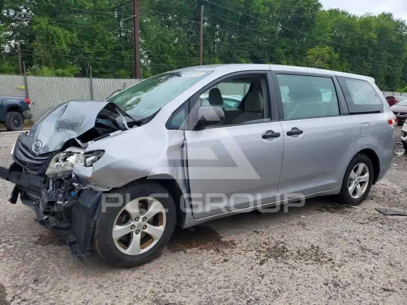 2013 Toyota SIENNA фото