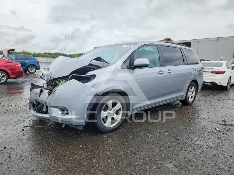 2013 Toyota SIENNA фото