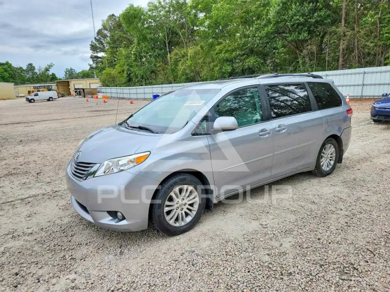 2013 Toyota SIENNA фото