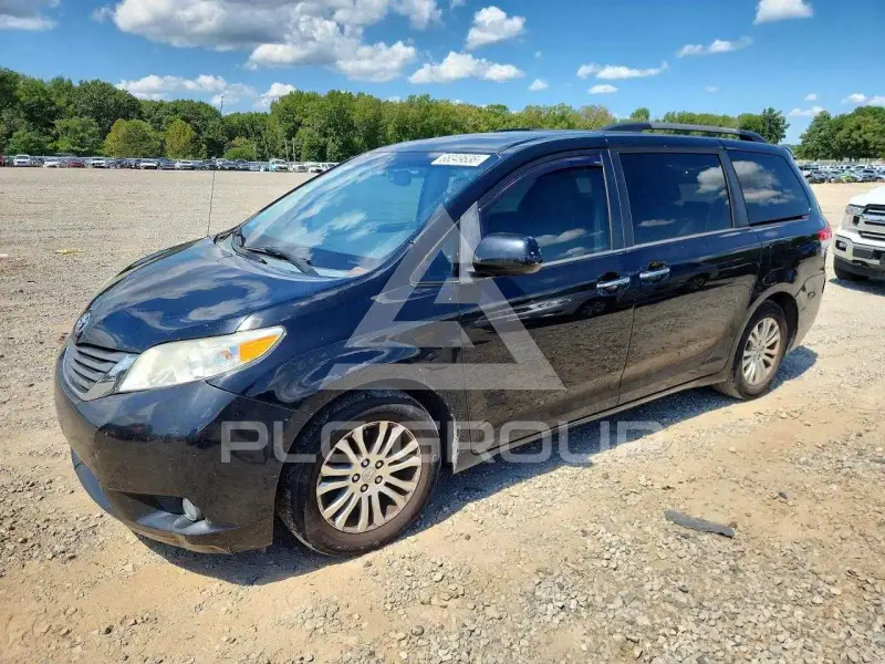 2013 Toyota SIENNA фото