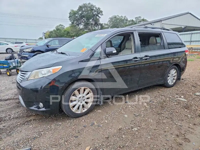 2013 Toyota SIENNA фото