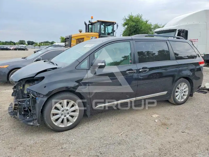2013 Toyota SIENNA photo