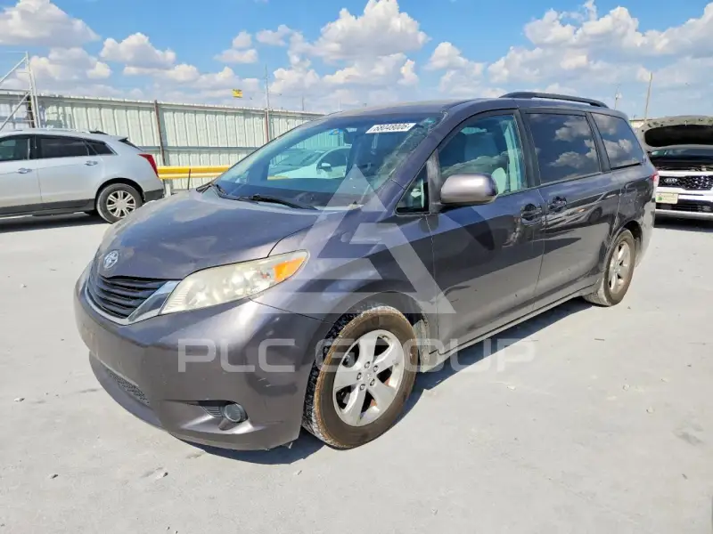 2013 Toyota SIENNA фото