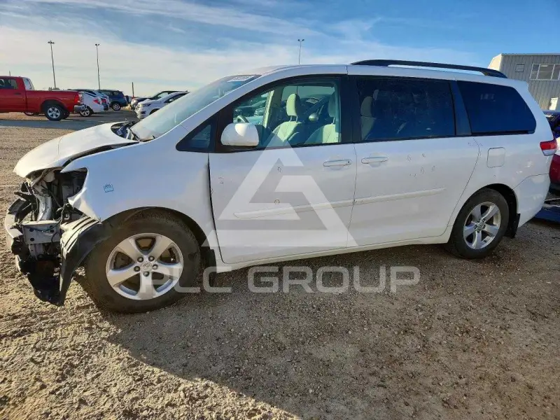 2013 Toyota SIENNA фото