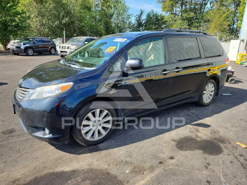 2013 Toyota SIENNA фото