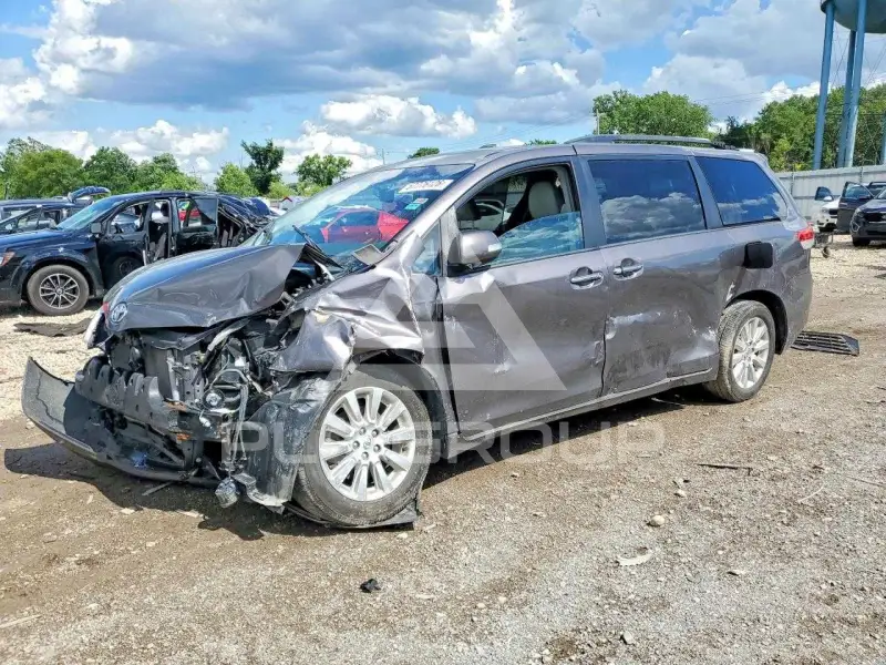 2013 Toyota SIENNA фото