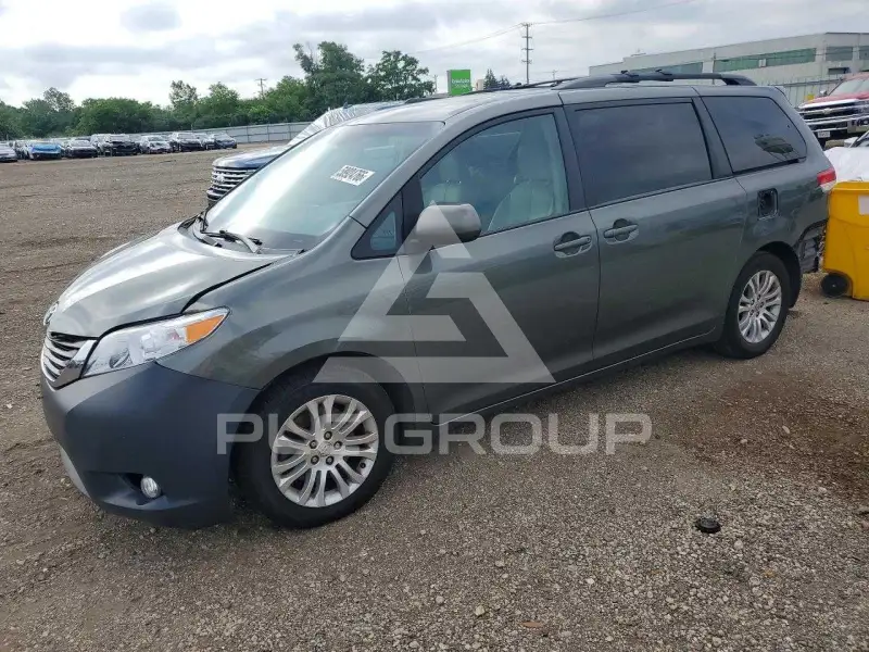2013 Toyota SIENNA фото