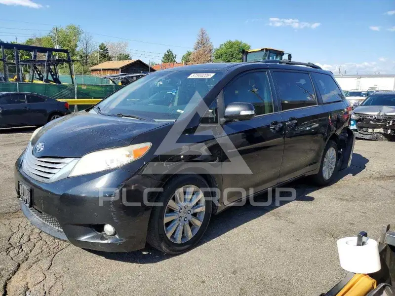 2013 Toyota SIENNA фото