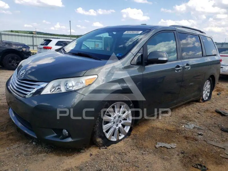 2013 Toyota SIENNA photo