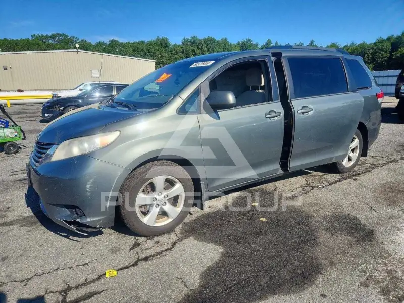 2013 Toyota SIENNA фото
