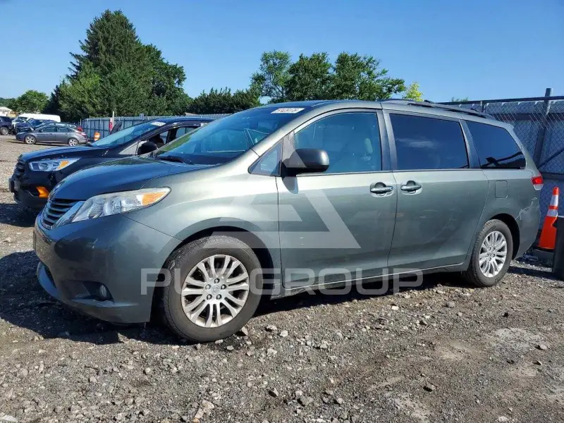 2013 Toyota SIENNA фото