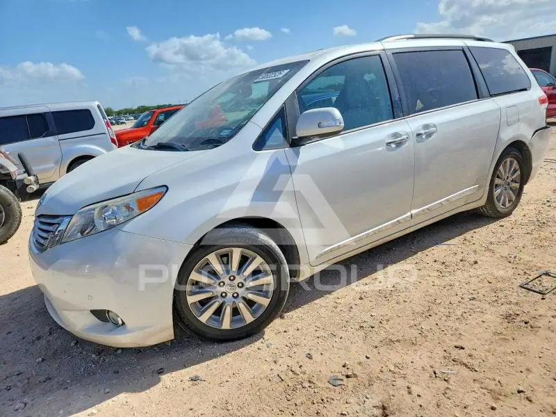 2013 Toyota SIENNA фото