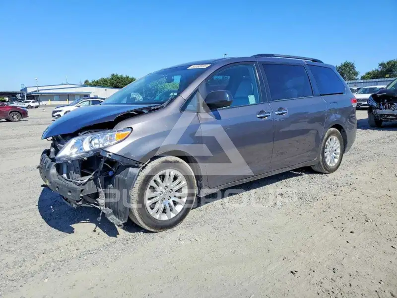 2013 Toyota SIENNA фото