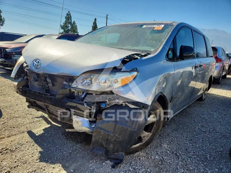 2013 Toyota SIENNA фото