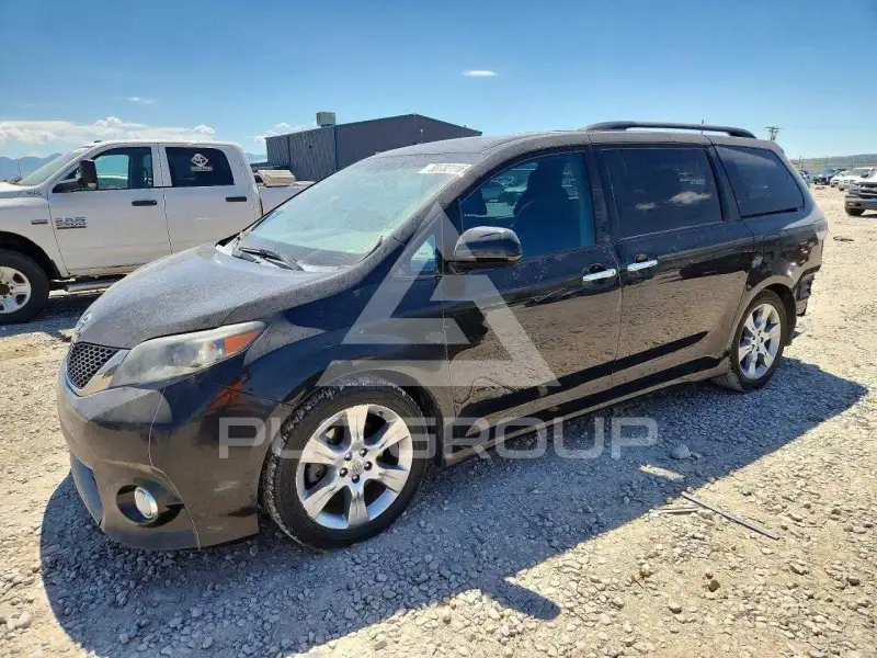 2013 Toyota SIENNA фото
