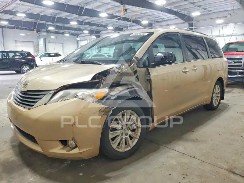 2013 Toyota SIENNA фото