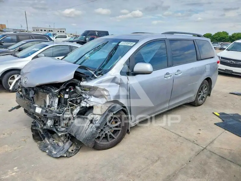 2013 Toyota SIENNA фото