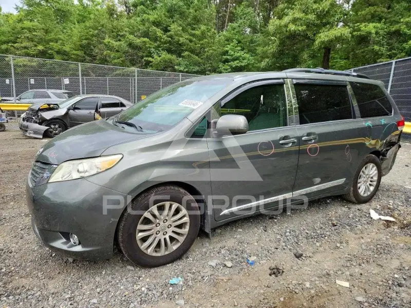 2013 Toyota SIENNA фото