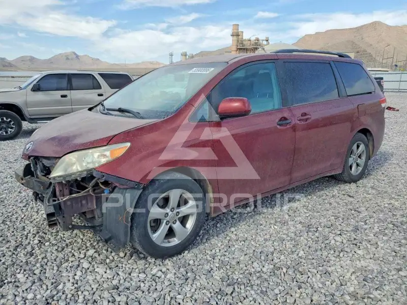 2013 Toyota SIENNA фото