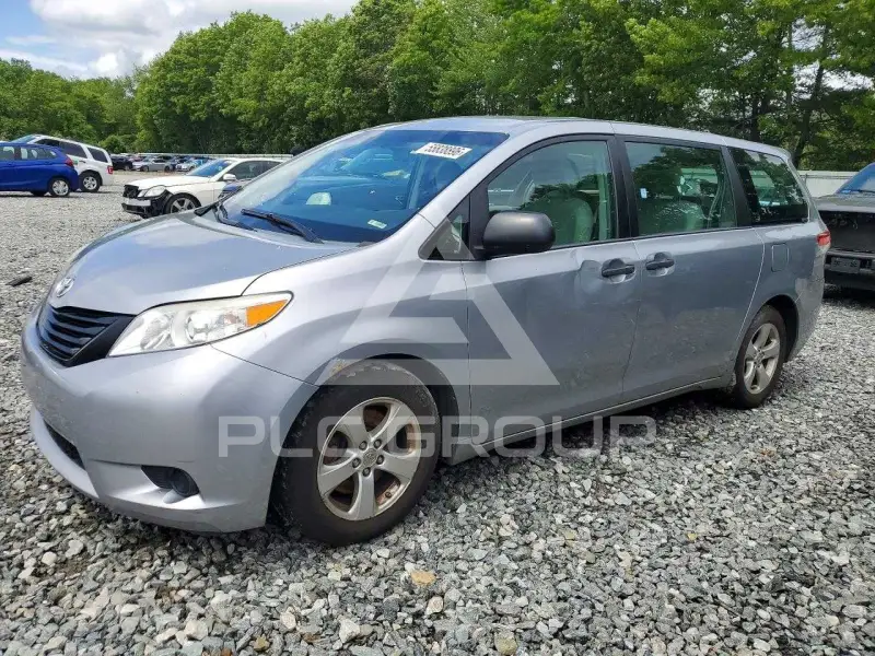 2013 Toyota SIENNA фото