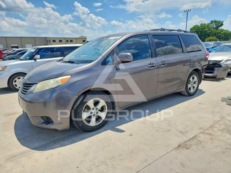 2013 Toyota SIENNA фото
