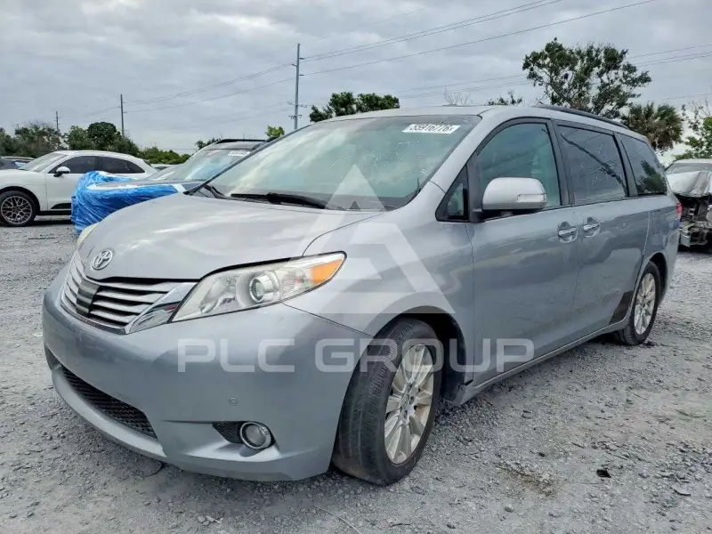2013 Toyota SIENNA фото