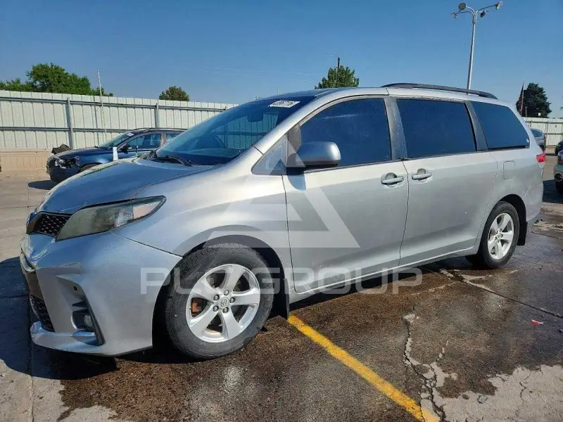 2013 Toyota SIENNA фото