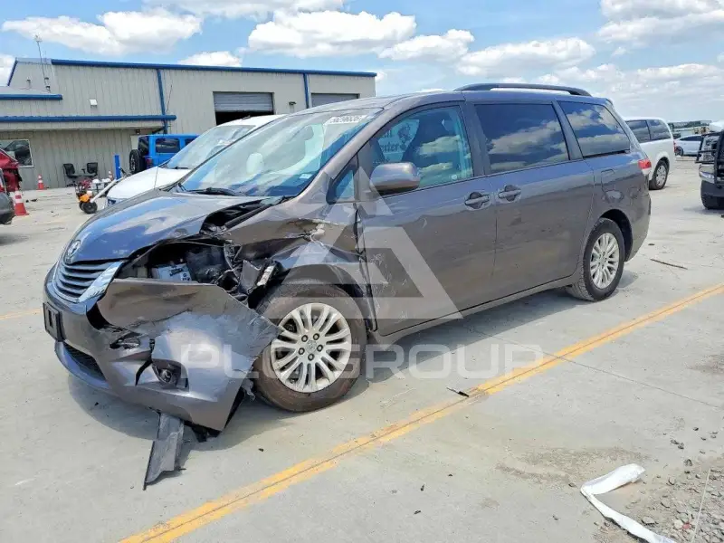 2013 Toyota SIENNA фото