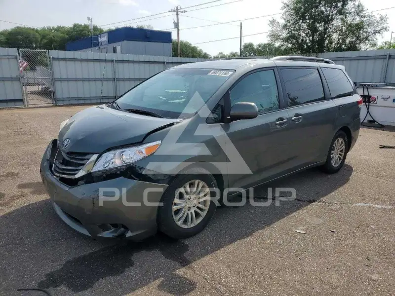2013 Toyota SIENNA фото
