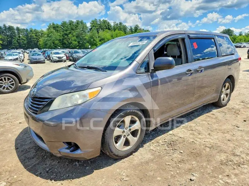 2013 Toyota SIENNA фото