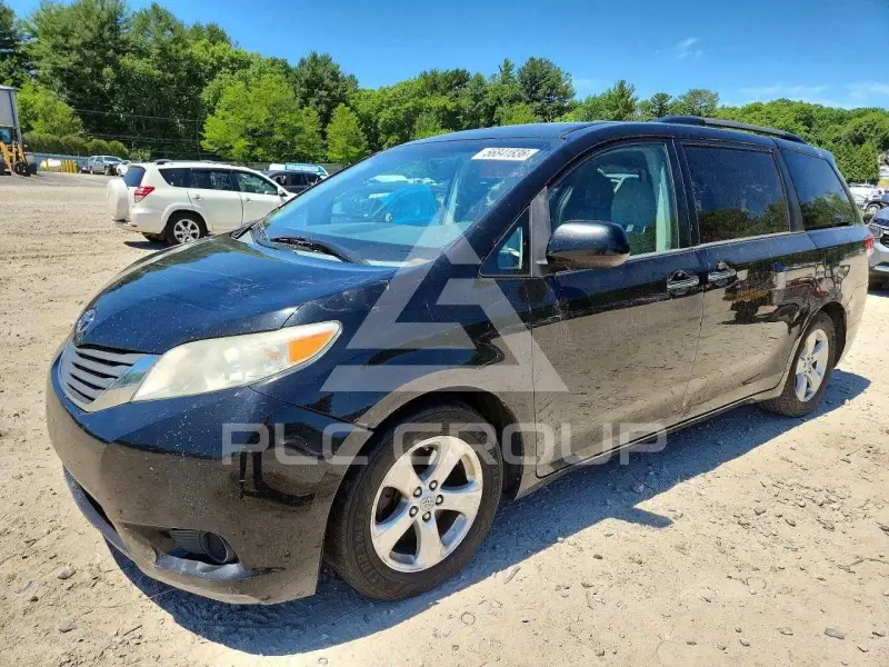2013 Toyota SIENNA фото