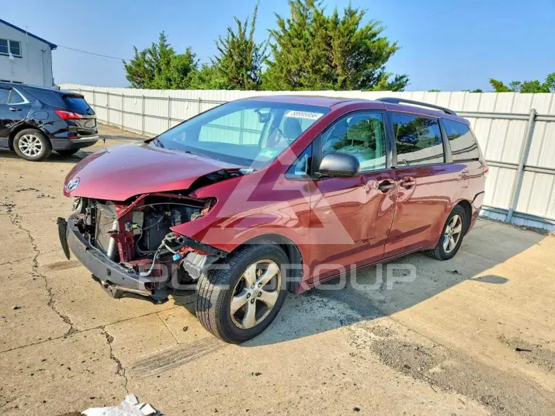 2013 Toyota SIENNA фото