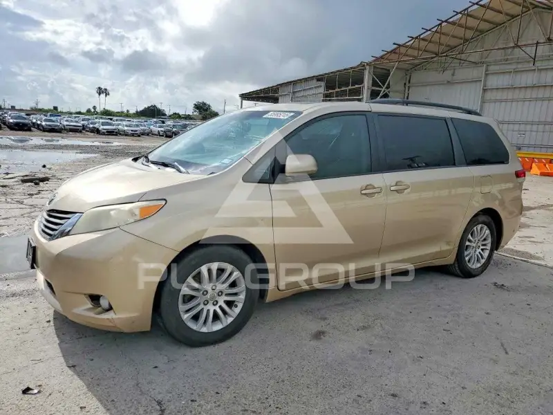 2013 Toyota SIENNA фото