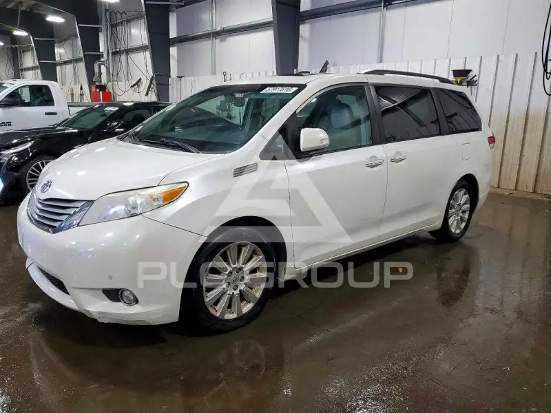 2013 Toyota SIENNA фото