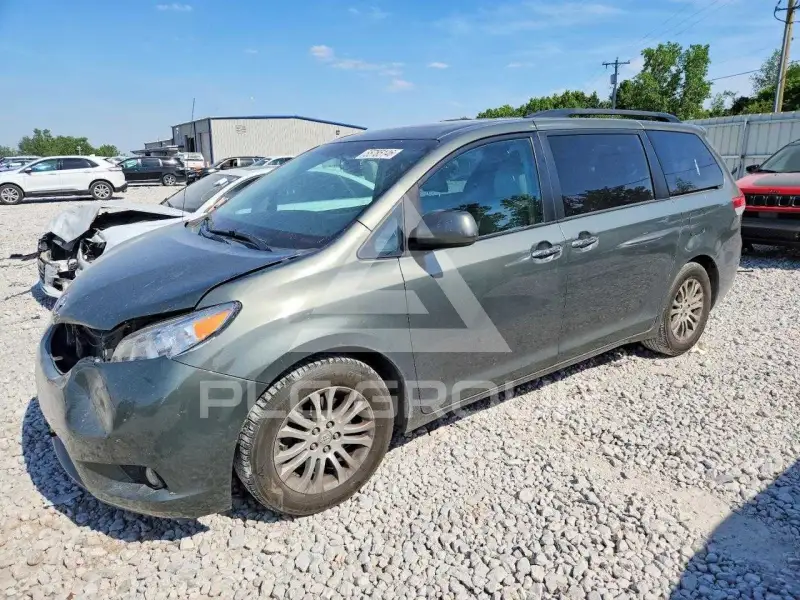 2013 Toyota SIENNA фото