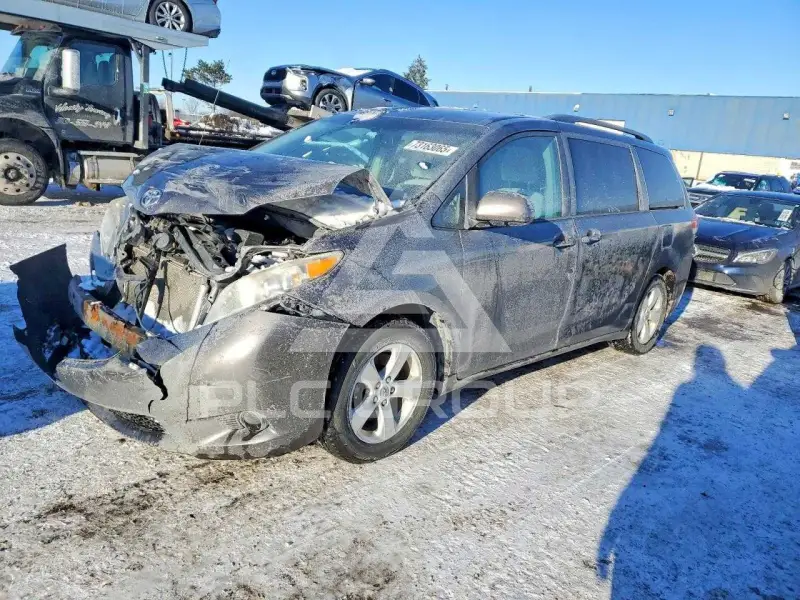 2013 Toyota SIENNA фото