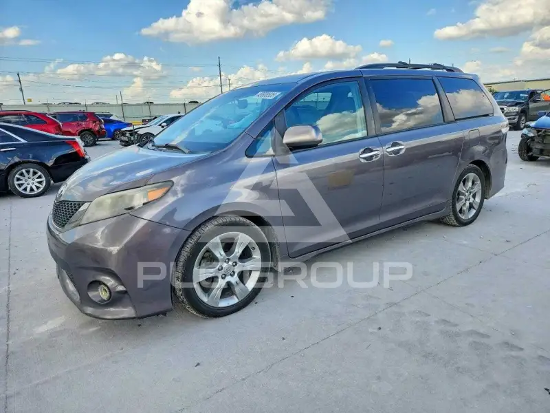 2013 Toyota SIENNA фото