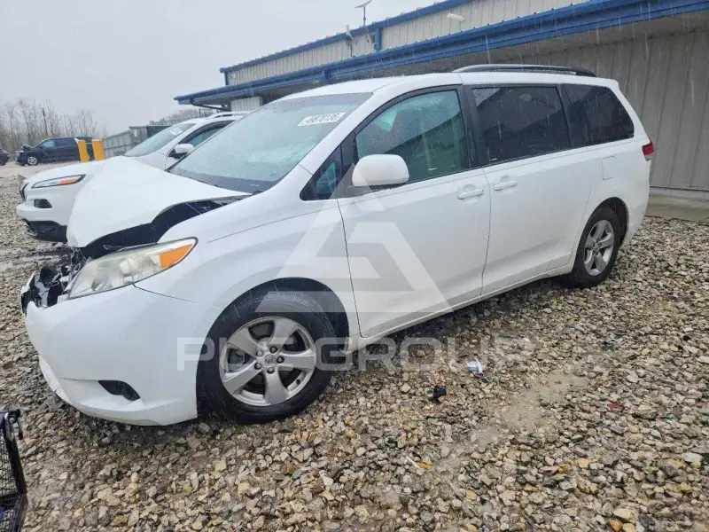 2013 Toyota SIENNA фото
