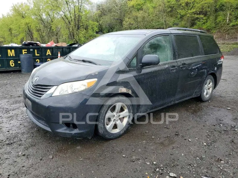2013 Toyota SIENNA фото