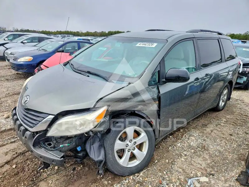 2013 Toyota SIENNA фото