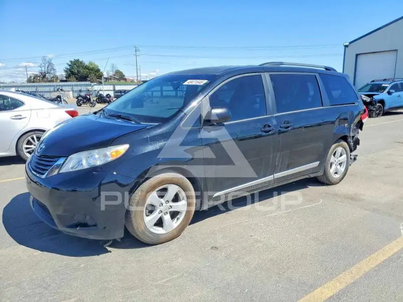 2013 Toyota SIENNA фото