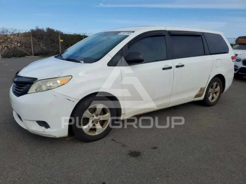 2013 Toyota SIENNA фото