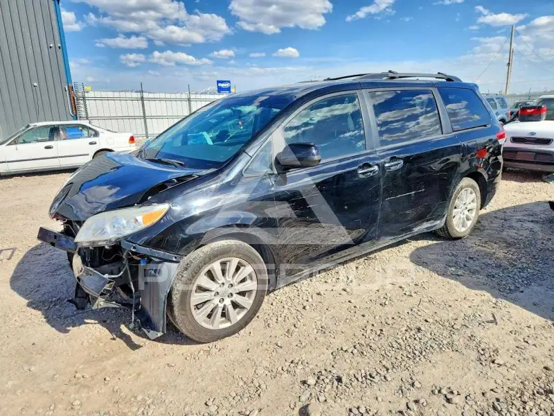 2013 Toyota SIENNA фото