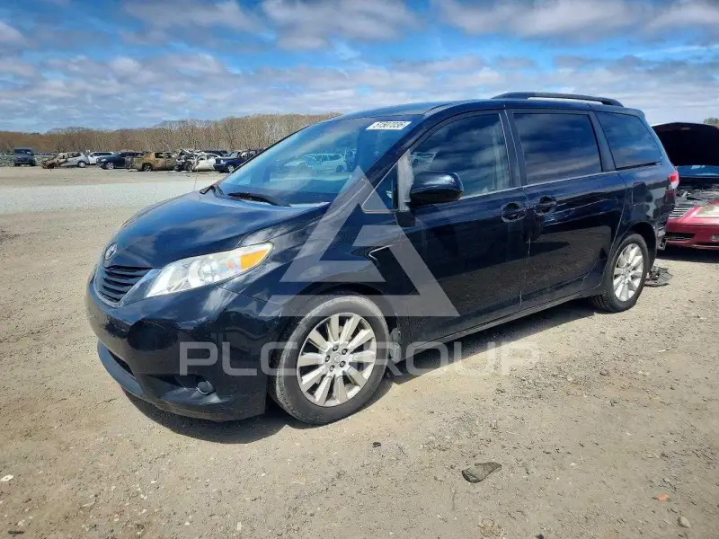 2013 Toyota SIENNA фото