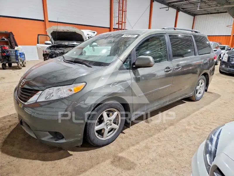 2013 Toyota SIENNA фото